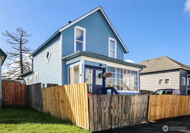Photo 3 of Multi family home for sale at 811 W Market St, Aberdeen, WA 98520 | MLS# NWM2355547 | Listing updated on 2026-09-17