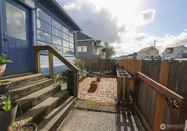 Photo 4 of House for sale at 811 W Market St, Aberdeen, WA 98520 | MLS# NWM2355547 | Listing updated on 2026-09-17