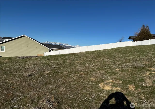 Photo 4 of Land for sale at 990 Sage Crst Dr, Wenatchee, WA 98801 | MLS# NWM2364530 | Listing updated on 2026-09-17