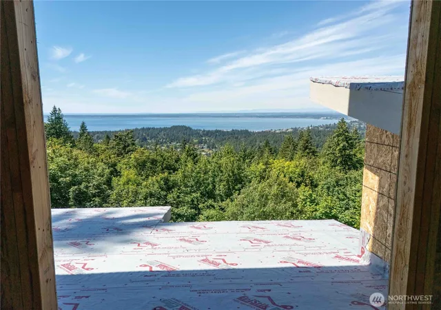 Photo 4 of Single family home for sale at 1697 Chuckanut Crst Dr, Bellingham, WA 98229 | MLS# NWM2365593 | Listing updated on 2026-09-17