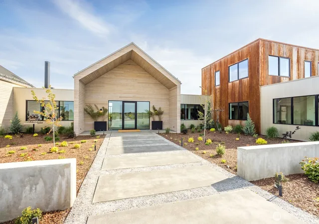 Photo 3 of Sale Pending at 1721 J B George Rd, Walla Walla, WA 99362 | MLS# NWM2367780 | Listing updated on 2026-09-17