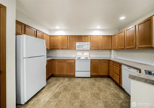 Photo 4 of Condo for sale at 14806 36th Avenue Ct E #6, Tacoma, WA 98446 | MLS# NWM2369038 | Listing updated on 2026-09-17