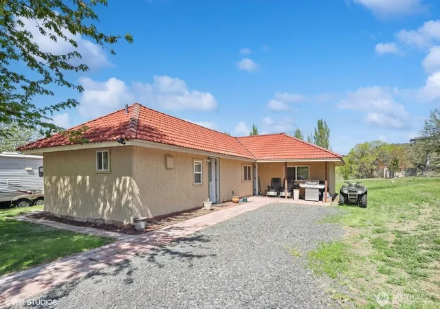 Photo 4 of House for sale at 21058 State Hwy 17 N, Soap Lake, WA 98851 | MLS# NWM2371763 | Listing updated on 2026-09-17