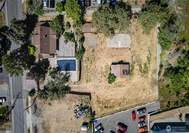 Multi family home for sale at 1314 Walnut St, Wenatchee, WA 98801 | MLS# NWM2372283