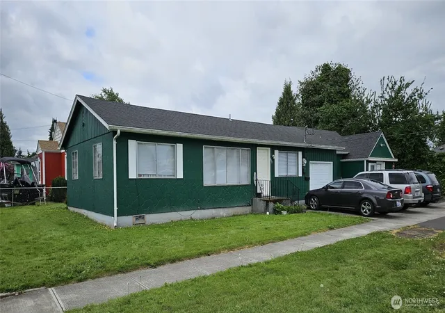 Photo 1 of Multi family home for sale at 706 Laurel St, Kelso, WA 98626 | MLS# NWM2376126 | Listing updated on 2026-09-17