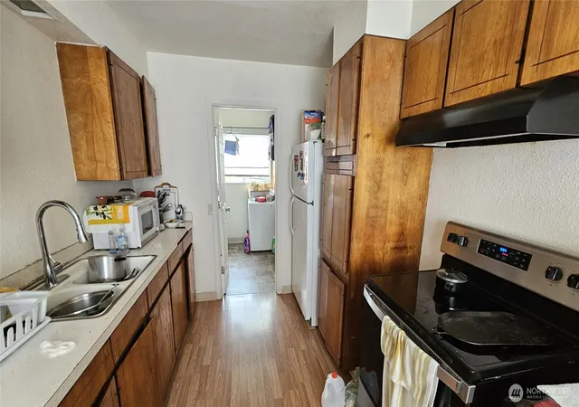 Photo 4 of House for sale at 706 Laurel St, Kelso, WA 98626 | MLS# NWM2376126 | Listing updated on 2026-09-17