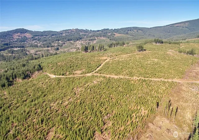 Photo 4 of Sale Pending at 4 NE Jones Crk Rd, Camas, WA 98607 | MLS# NWM2376951 | Listing updated on 2026-09-28