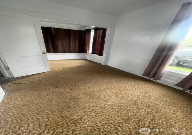 Photo 4 of Single family home for sale at 1024 State Route 6, Raymond, WA 98577 | MLS# NWM2377423 | Listing updated on 2026-09-21