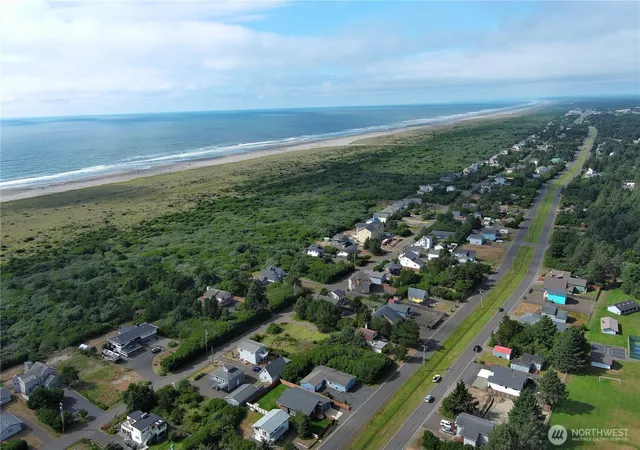 Photo 3 of Single family home for sale at 208 Taurus Blvd Sw, Ocean Shores, WA 98569 | MLS# NWM2379881 | Listing updated on 2026-09-17