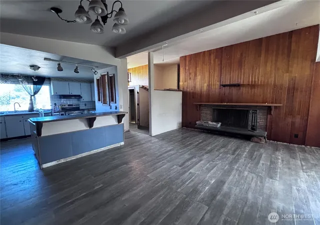 Photo 4 of Single family home for sale at 927 E Cherry Ave, Moses Lake, WA 98837 | MLS# NWM2385761 | Listing updated on 2026-09-22