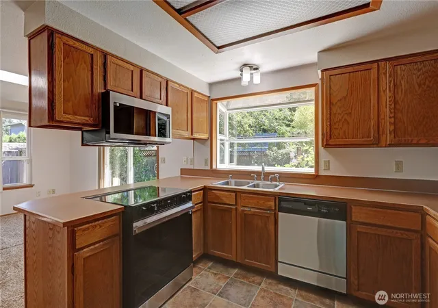 Photo 3 of Sale Pending at 15009 104th Avenue Ct E, Puyallup, WA 98374 | MLS# NWM2387236 | Listing updated on 2026-09-29