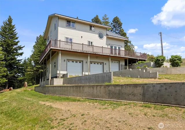 Photo 3 of Single family home for sale at 6379 Lewis Peak Rd, Waitsburg, WA 99361 | MLS# NWM2388185 | Listing updated on 2026-09-17