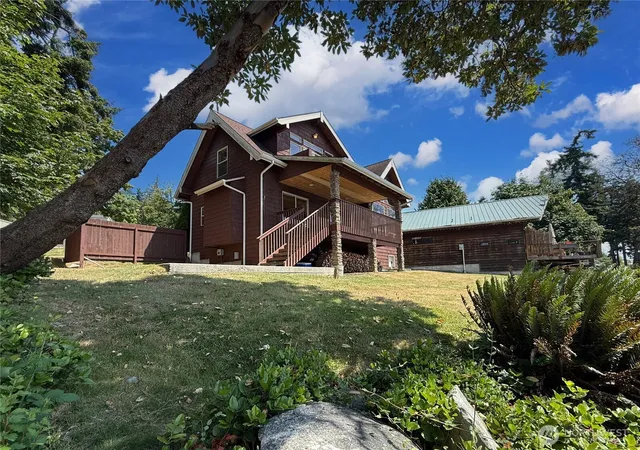 Photo 4 of Single family home for sale at 49 M Whidbey Is Dr, Everett, WA 98201 | MLS# NWM2389126 | Listing updated on 2026-10-02