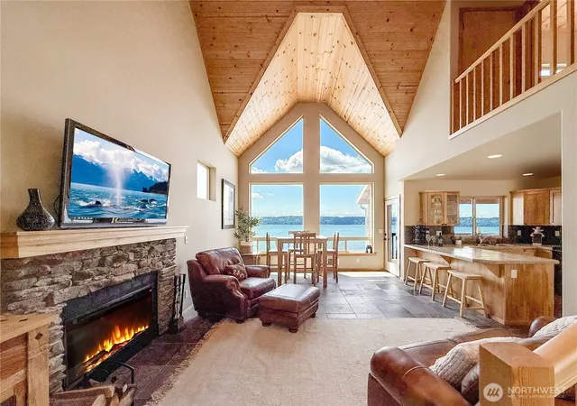 Photo 3 of Single family home for sale at 49 M Whidbey Is Dr, Everett, WA 98201 | MLS# NWM2389126 | Listing updated on 2026-10-02