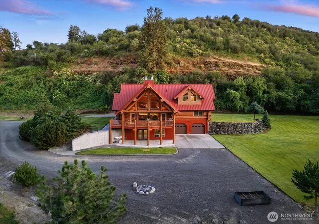 Photo 2 of Single family home for sale at 1025 Orchard St, Waitsburg, WA 99361 | MLS# NWM2393289 | Listing updated on 2026-09-17