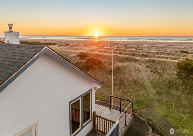 Photo 2 of Single family home for sale at 708 Sea Vista Ln, Grayland, WA 98547 | MLS# NWM2393308 | Listing updated on 2026-09-17