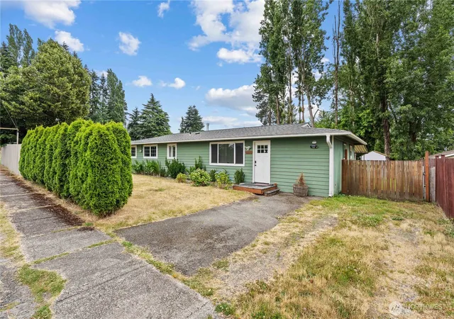 Photo 3 of Single family home for sale at 2229 SW 330th Street, Federal Way, WA 98023 | MLS# NWM2396461 | Listing updated on 2026-09-25