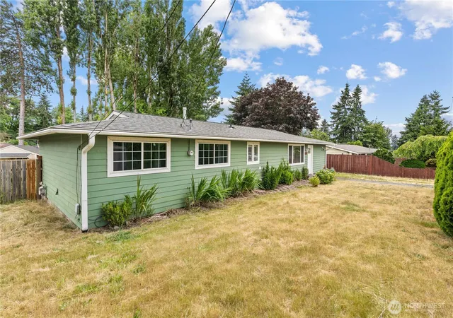 Photo 4 of Single family home for sale at 2229 SW 330th Street, Federal Way, WA 98023 | MLS# NWM2396461 | Listing updated on 2026-09-25
