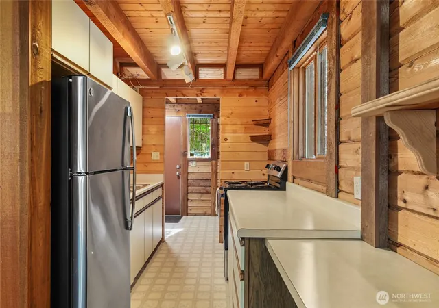 Photo 4 of Single family home for sale at 81 Snow Cabin Pl, Snoqualmie Pass, WA 98068 | MLS# NWM2396617 | Listing updated on 2026-09-17