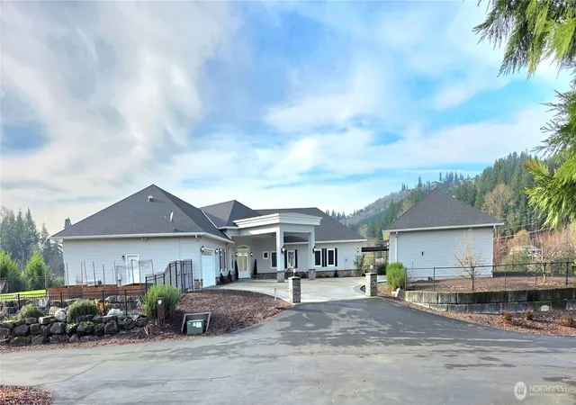 Photo 2 of Single family home for sale at 2567 Lewis River Rd, Woodland, WA 98674 | MLS# NWM2397159 | Listing updated on 2026-09-17