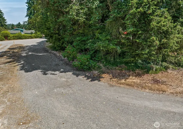 Photo 4 of Sale Pending at 206 1st Place S, Des Moines, WA 98198 | MLS# NWM2398111 | Listing updated on 2026-09-29