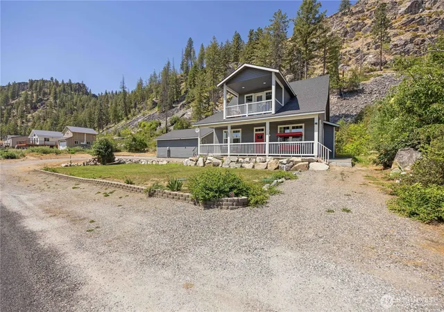 Photo 2 of Single family home for sale at 48 Golf Crse Dr, Pateros, WA 98846 | MLS# NWM2401638 | Listing updated on 2026-09-17