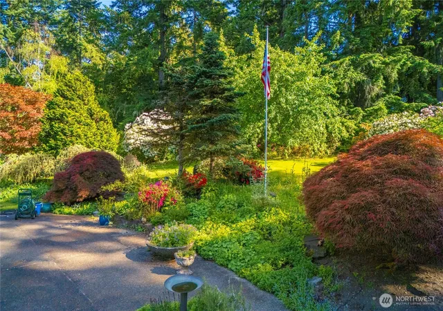 Photo 3 of Single family home for sale at 6702 77th Street W, Lakewood, WA 98499 | MLS# NWM2402888 | Listing updated on 2026-10-03