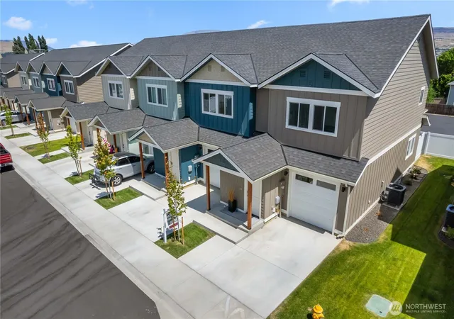 Photo 1 of Townhouse for sale at 1030 Finch Ln #D2, Wenatchee, WA 98801 | MLS# NWM2405280 | Listing updated on 2026-09-22