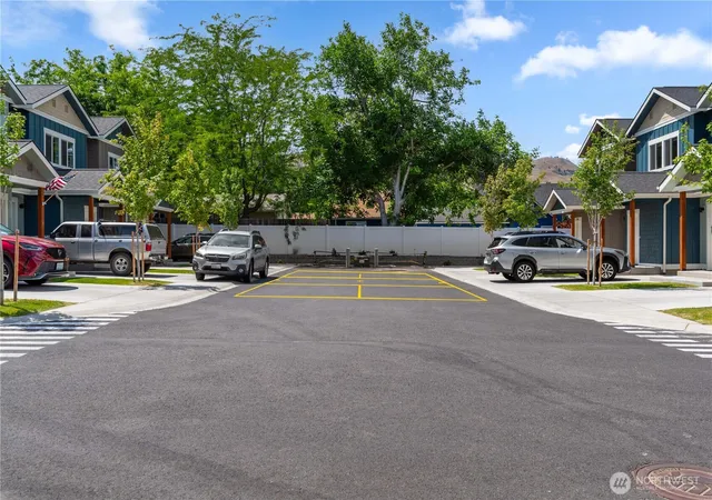 Photo 4 of Townhouse for sale at 1030 Finch Ln #D2, Wenatchee, WA 98801 | MLS# NWM2405280 | Listing updated on 2026-09-22