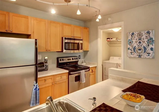Photo 4 of Condo for sale at 9805 Avondale Rd NE #T254, Redmond, WA 98052 | MLS# NWM2405460 | Listing updated on 2026-09-30