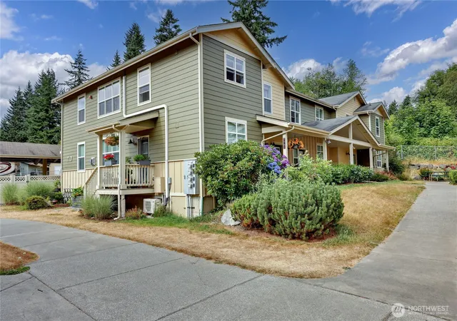 Photo 3 of Condo for sale at 7701 Beacon Pl Ne #103, Bremerton, WA 98311 | MLS# NWM2406963 | Listing updated on 2026-09-16