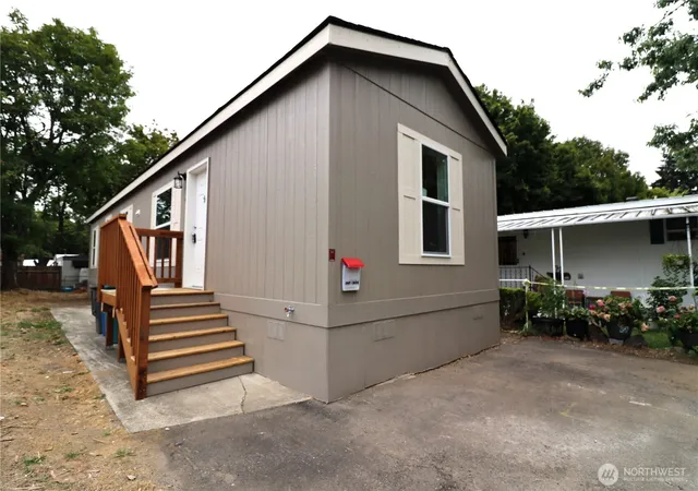 Photo 3 of Manufactured home for sale at 3909 E 4th Plain Blvd #47, Vancouver, WA 98661 | MLS# NWM2409671 | Listing updated on 2026-09-17