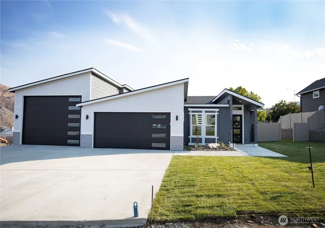 Photo 1 of Single family home for sale at 15003 Allison Pl, Entiat, WA 98822 | MLS# NWM2410086 | Listing updated on 2026-09-29