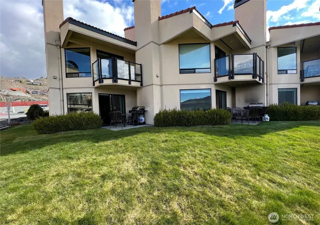 Photo 3 of Single family home for sale at 100 Lake Chelan Shrs Dr #16-4 P, Chelan, WA 98816 | MLS# NWM2413044 | Listing updated on 2026-09-17