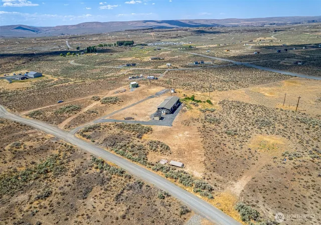 Photo 3 of Manufactured home for sale at 910 Canyon Trl, Ephrata, WA 98823 | MLS# NWM2413412 | Listing updated on 2026-09-17