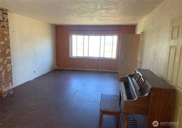 Photo 3 of Single family home for sale at 3037 Massey Rd, Everson, WA 98247 | MLS# NWM2414011 | Listing updated on 2026-09-17