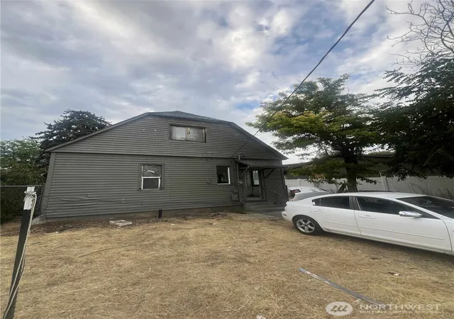Photo 3 of Single family home for sale at 1920 East 1st Ave, Spokane, WA 99202 | MLS# NWM2414304 | Listing updated on 2026-09-17