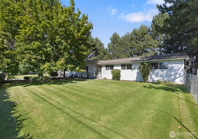 Photo 2 of Single family home for sale at 2299 Admiral Rd Ne, Moses Lake, WA 98837 | MLS# NWM2422030 | Listing updated on 2026-09-17