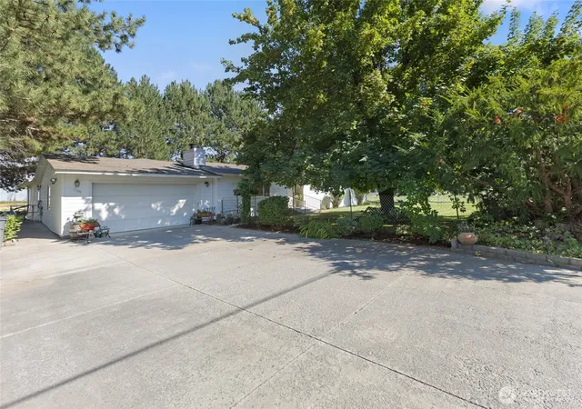 Photo 3 of Single family home for sale at 2299 Admiral Rd Ne, Moses Lake, WA 98837 | MLS# NWM2422030 | Listing updated on 2026-09-17