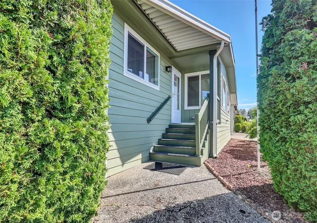 Photo 4 of Manufactured home for sale at 11436 SE 208th Street #153, Kent, WA 98031 | MLS# NWM2422268 | Listing updated on 2026-10-01