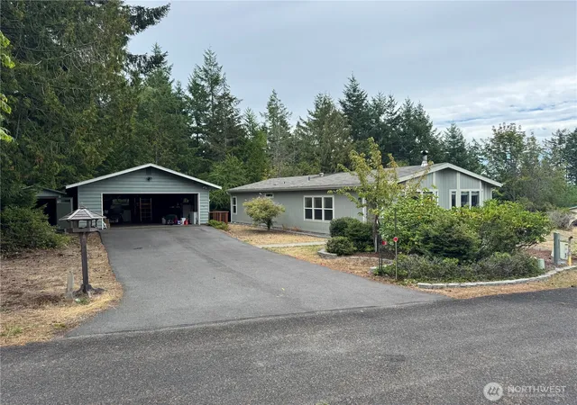 Photo 3 of Manufactured home for sale at 31 Hood Pl, Brinnon, WA 98320 | MLS# NWM2423454 | Listing updated on 2026-09-17