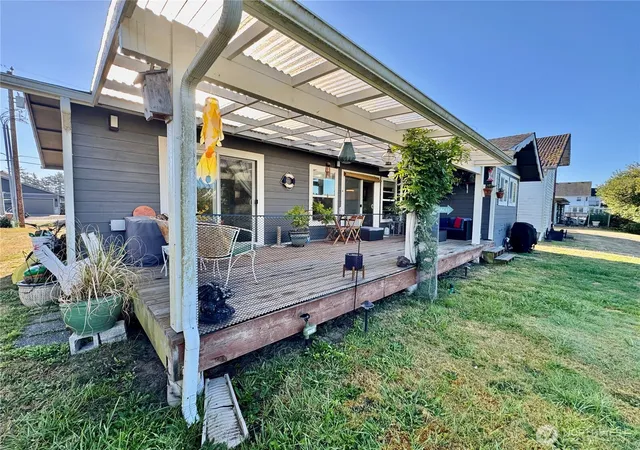 Photo 3 of Single family home for sale at 333 Canal Dr NE, Ocean Shores, WA 98569 | MLS# NWM2425134 | Listing updated on 2026-09-17