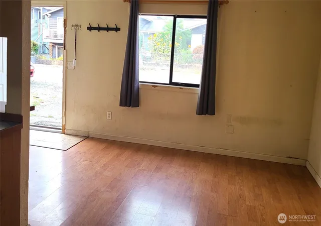 Photo 4 of House for sale at 529 N 103rd Street, Seattle, WA 98133 | MLS# NWM2425317 | Listing updated on 2026-09-17