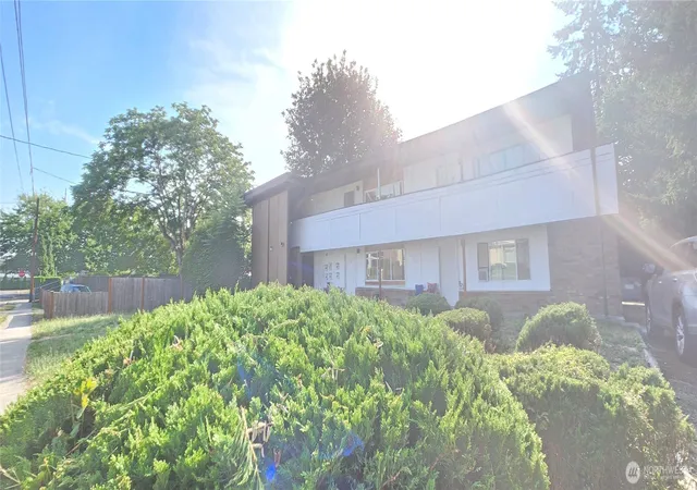 Multi family home for sale at 425 H St NE, Auburn, WA 98002 | MLS# NWM2425323