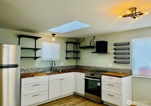 Photo 4 of Manufactured home for sale at 545 Hendricks St #13, Port Townsend, WA 98368 | MLS# NWM2425456 | Listing updated on 2026-09-30