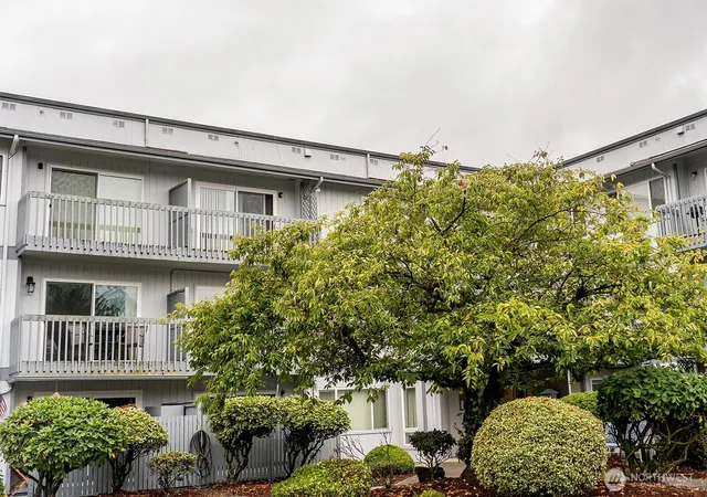 Photo 3 of Condo for sale at 2005 Tibbetts #213, Longview, WA 98632 | MLS# NWM2427699 | Listing updated on 2026-09-17