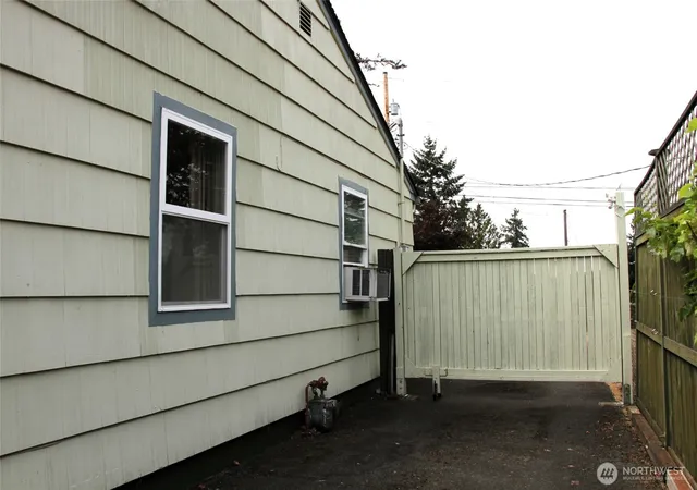 Photo 3 of Single family home for sale at 6439 S Clement Ave, Tacoma, WA 98409 | MLS# NWM2427875 | Listing updated on 2026-09-17