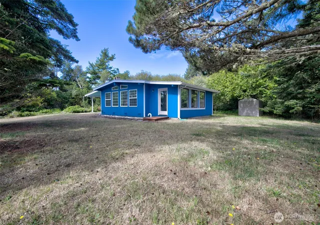 Photo 2 of Single family home for sale at 199 S Narwhal Loop Sw, Ocean Shores, WA 98569 | MLS# NWM2428273 | Listing updated on 2026-09-17