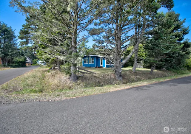 Photo 3 of Single family home for sale at 199 S Narwhal Loop Sw, Ocean Shores, WA 98569 | MLS# NWM2428273 | Listing updated on 2026-09-17