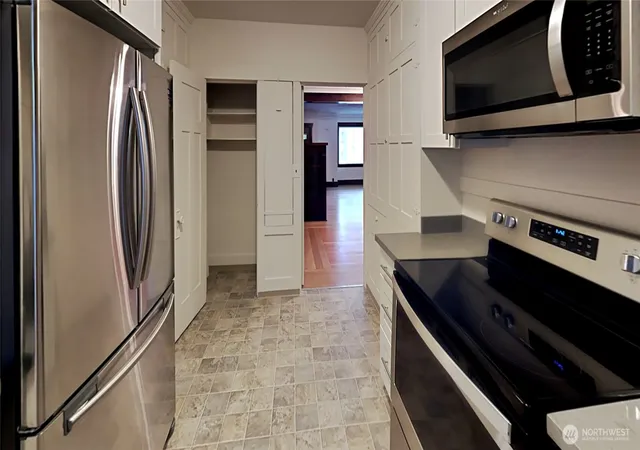 Photo 4 of Multi family home for sale at 914 N 40th Street, Seattle, WA 98103 | MLS# NWM2428505 | Listing updated on 2026-09-17